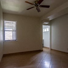 811 Barrymore Blvd in Baytown, TX - Foto de edificio - Building Photo