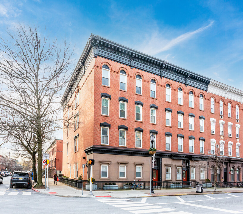 201 14th St in Hoboken, NJ - Building Photo