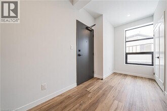 555 Sanatorium Rd in Hamilton, ON - Building Photo - Building Photo