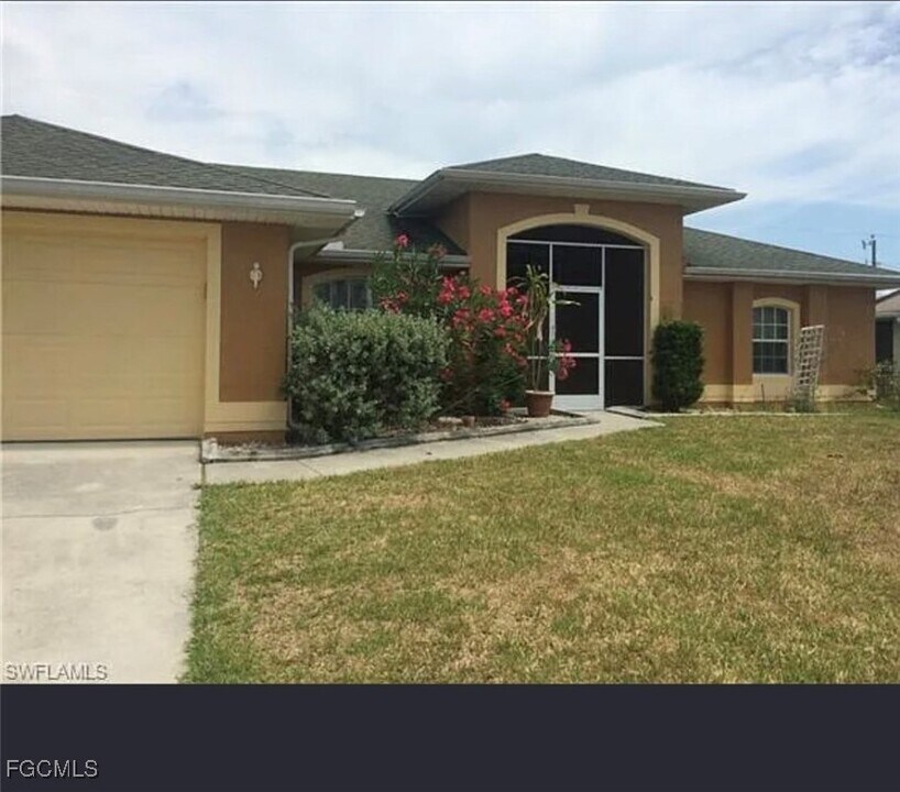 5245 SW 20th Ave in Cape Coral, FL - Building Photo