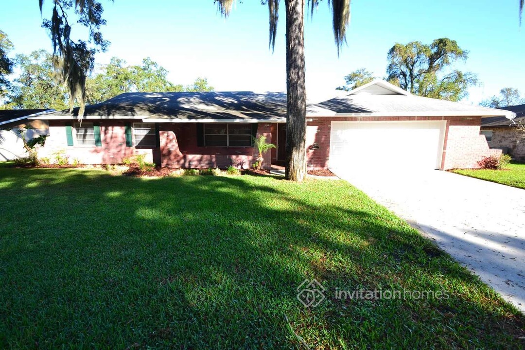 107 Oak Square N in Lakeland, FL - Building Photo