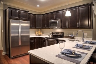 92 on North Main in West Boylston, MA - Foto de edificio - Building Photo