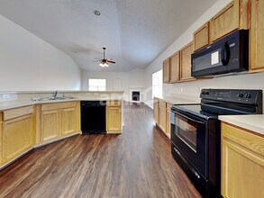 728 Raven Dr in Saginaw, TX - Foto de edificio - Building Photo