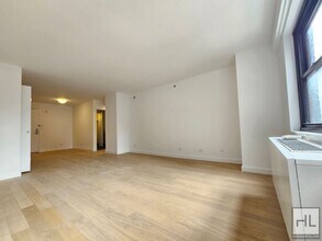222 E 39th St in New York, NY - Building Photo - Building Photo