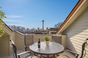 404 Aloha St in Seattle, WA - Building Photo