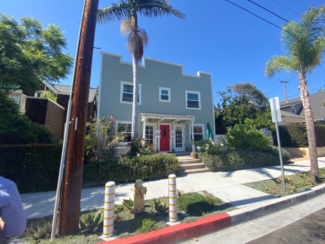 308 W De la Guerra St in Santa Barbara, CA - Building Photo - Building Photo