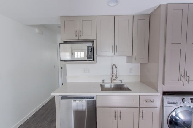 4927 W Adams Blvd in Los Angeles, CA - Building Photo - Building Photo