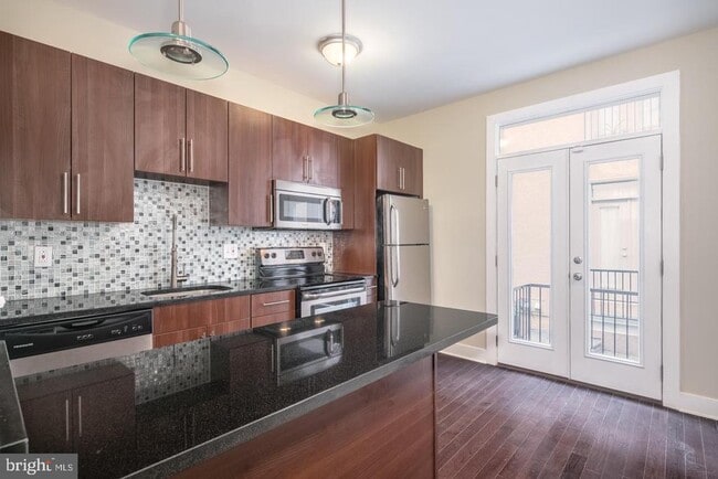 2012 W Girard Ave in Philadelphia, PA - Building Photo - Building Photo