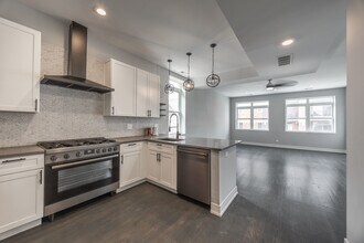 3253 N Elston Ave in Chicago, IL - Building Photo - Building Photo