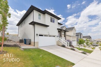 2577 N Velvet Moon Dr in Saratoga Springs, UT - Building Photo - Building Photo