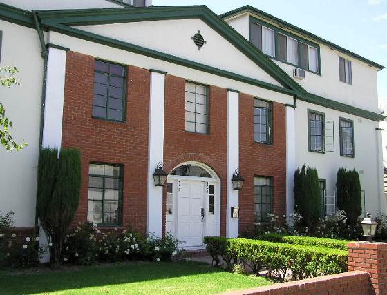 425 N Doheny Dr in Beverly Hills, CA - Building Photo