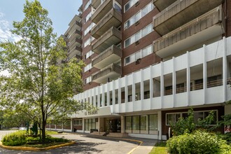 Le Colbert in Montréal, QC - Building Photo - Building Photo