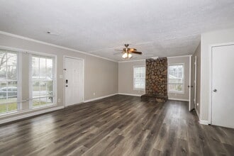 6707 Willow Twig Rd in Riverdale, GA - Foto de edificio - Building Photo