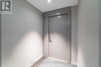 19 Western Battery Rd in Toronto, ON - Building Photo - Building Photo