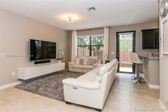 12160 Village Pl in Davie, FL - Building Photo - Building Photo