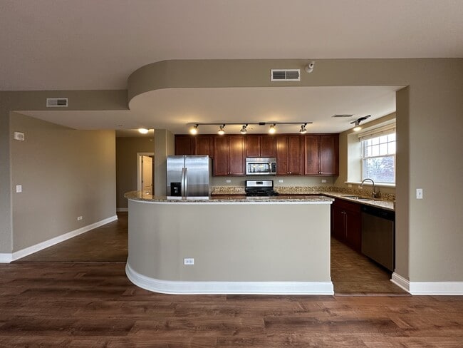 2 Itasca Place in Itasca, IL - Foto de edificio - Building Photo