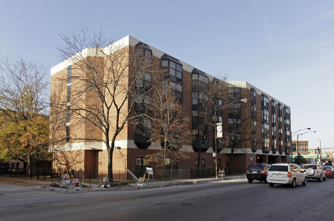 Fullerton Court Apartments in Chicago, IL - Foto de edificio