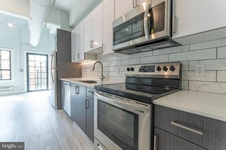 413 S 13th St-Unit -406 in Philadelphia, PA - Building Photo - Building Photo
