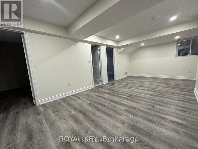 28 Kalmia Rd in Brampton, ON - Building Photo - Building Photo