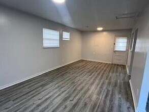 302 St James in Neosho, MO - Building Photo - Building Photo