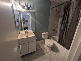 10603 S Wilcrest Dr in Houston, TX - Building Photo