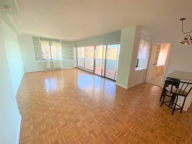 300 Lynn Shore Dr in Lynn, MA - Building Photo - Building Photo