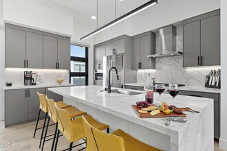 1501 N Miller Rd in Scottsdale, AZ - Building Photo - Building Photo