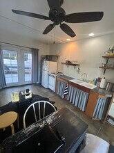 652 Tularosa Dr, Unit #652 .5 in Los Angeles, CA - Building Photo - Building Photo