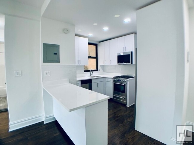 EAST 37 STREET in New York, NY - Building Photo - Building Photo