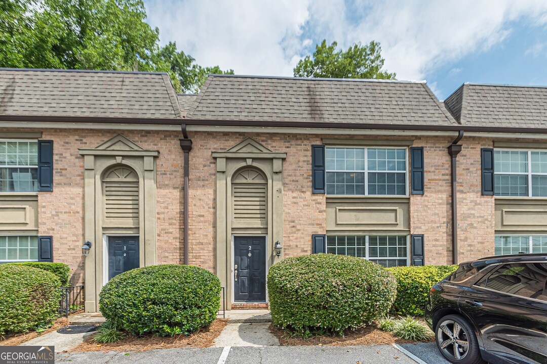 6980 Roswell Rd in Sandy Springs, GA - Building Photo