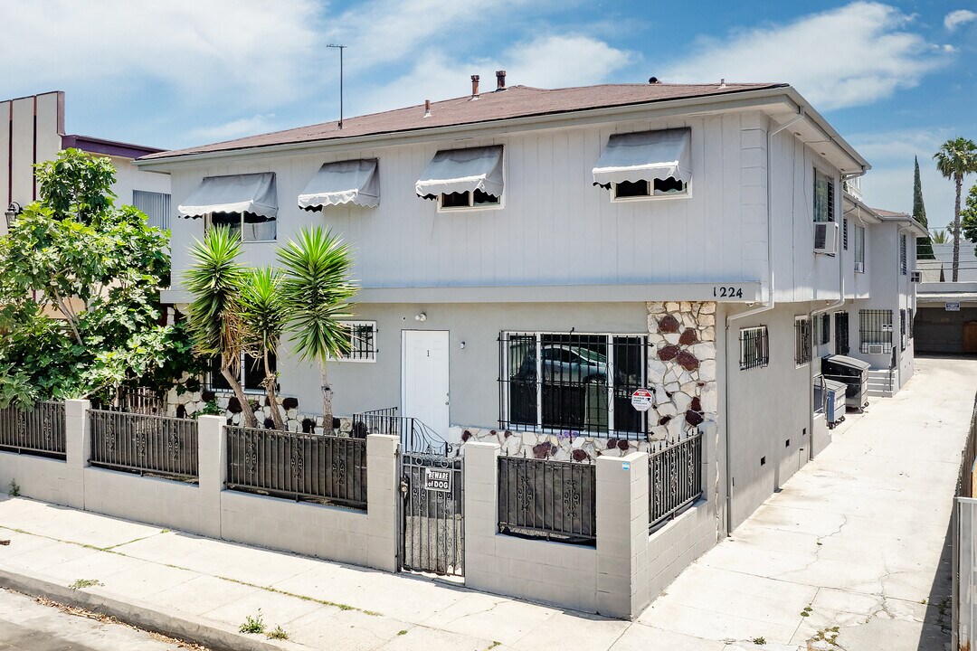 1224 N Mansfield Ave in Los Angeles, CA - Building Photo