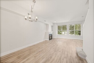 18275 NE 97th Way in Redmond, WA - Foto de edificio - Building Photo