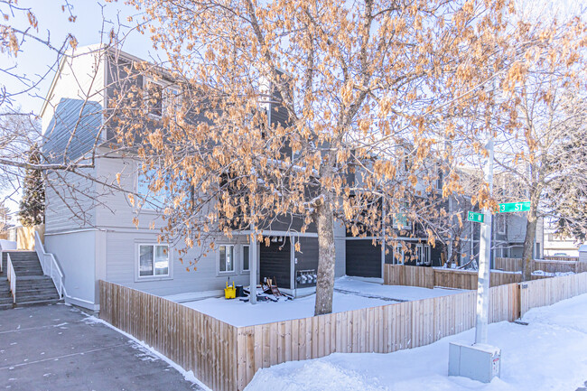 Woodland Terrace in Edmonton, AB - Building Photo - Building Photo