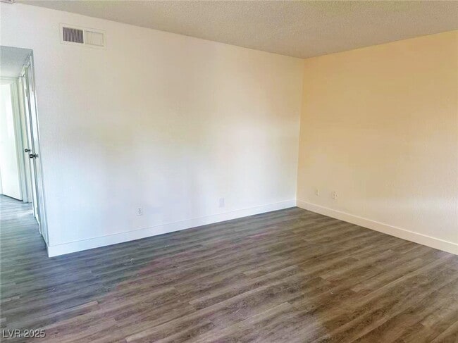 property at 2792 Eldora Cir
