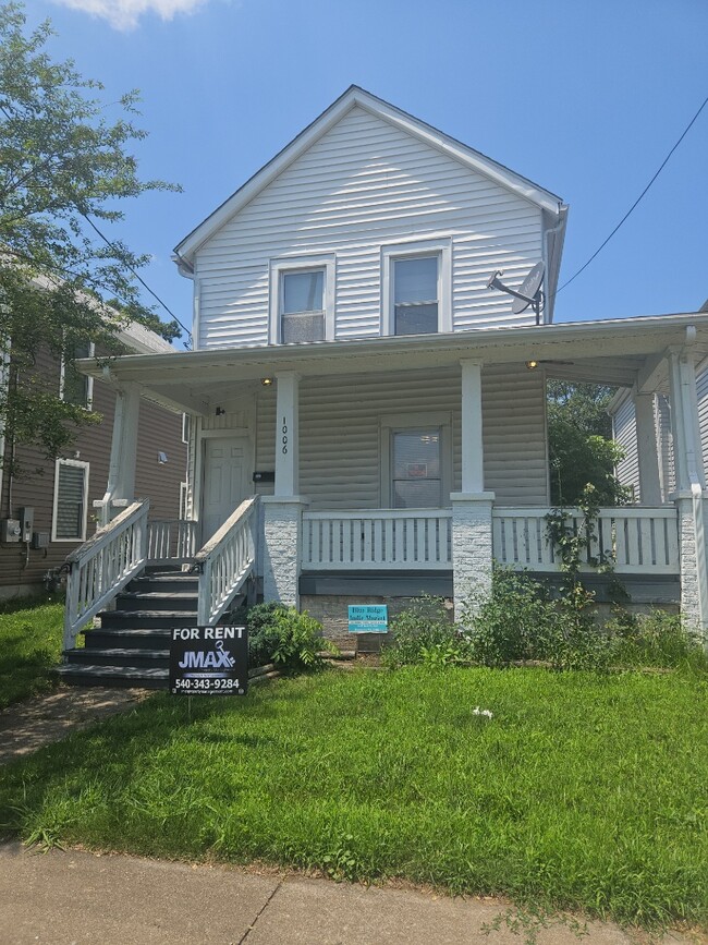 property at 1006 Stewart Ave SE