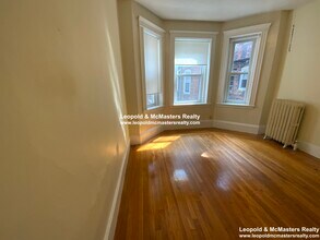 64 Woodstock Ave, Unit 4 in Boston, MA - Foto de edificio - Building Photo