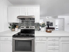 13087 W Cedar Dr, Unit 326 in Lakewood, CO - Building Photo - Building Photo
