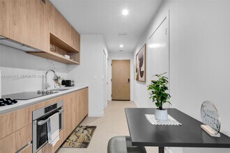 11 NE 6th St in Miami, FL - Building Photo - Building Photo