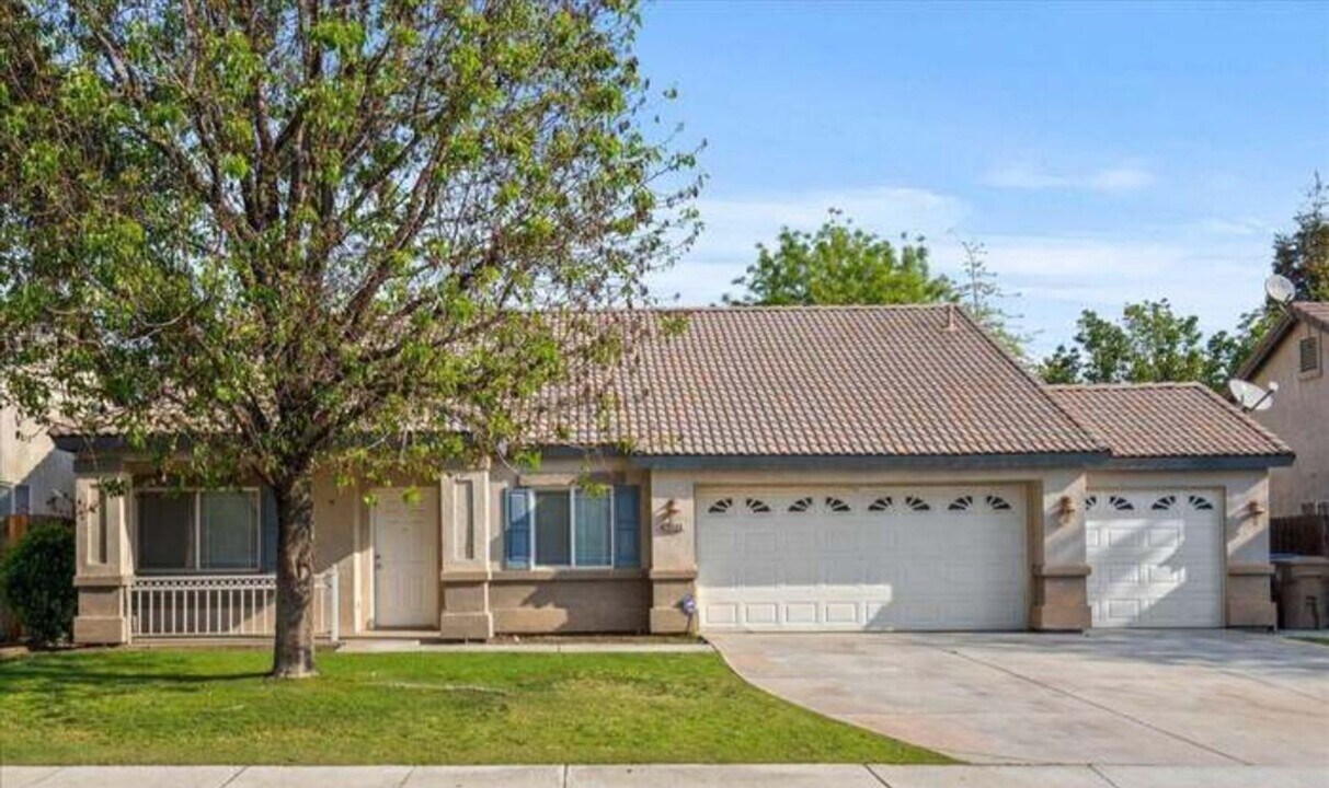 10408 Starlight Peak Dr in Bakersfield, CA - Building Photo