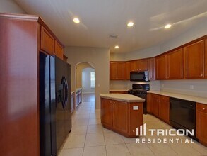 33246 Irongate Dr in Leesburg, FL - Building Photo - Building Photo