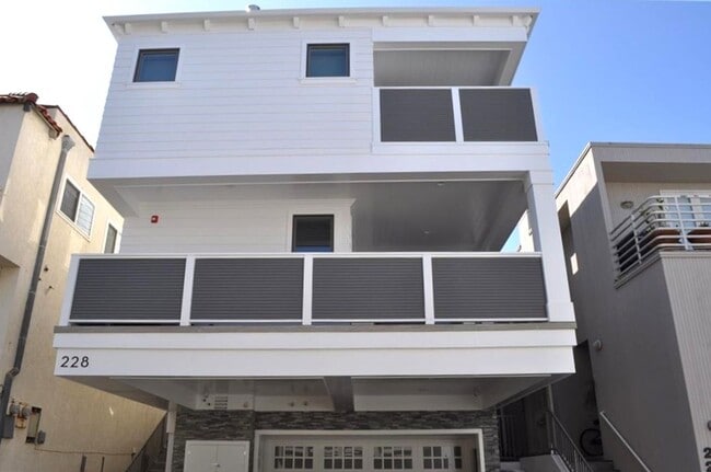 228 16th Pl in Manhattan Beach, CA - Building Photo - Building Photo