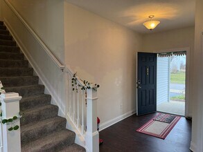 10054 Viburnum Dr in Plain City, OH - Foto de edificio - Building Photo