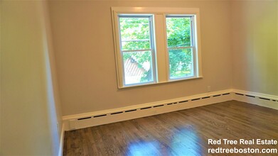 1712 Beacon St, Unit 1 in Brookline, MA - Building Photo - Building Photo