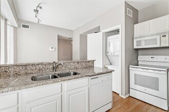 2002 N Fitzhugh Ave, Unit 2 in Dallas, TX - Building Photo - Building Photo