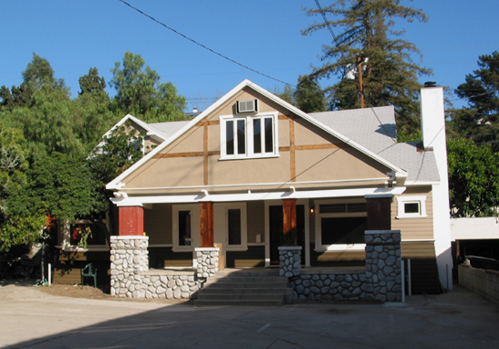 2260 Beachwood Dr in Los Angeles, CA - Foto de edificio - Building Photo