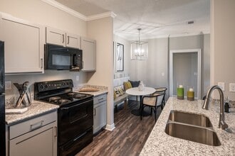 Blu on the Boulevard in Baton Rouge, LA - Building Photo - Building Photo