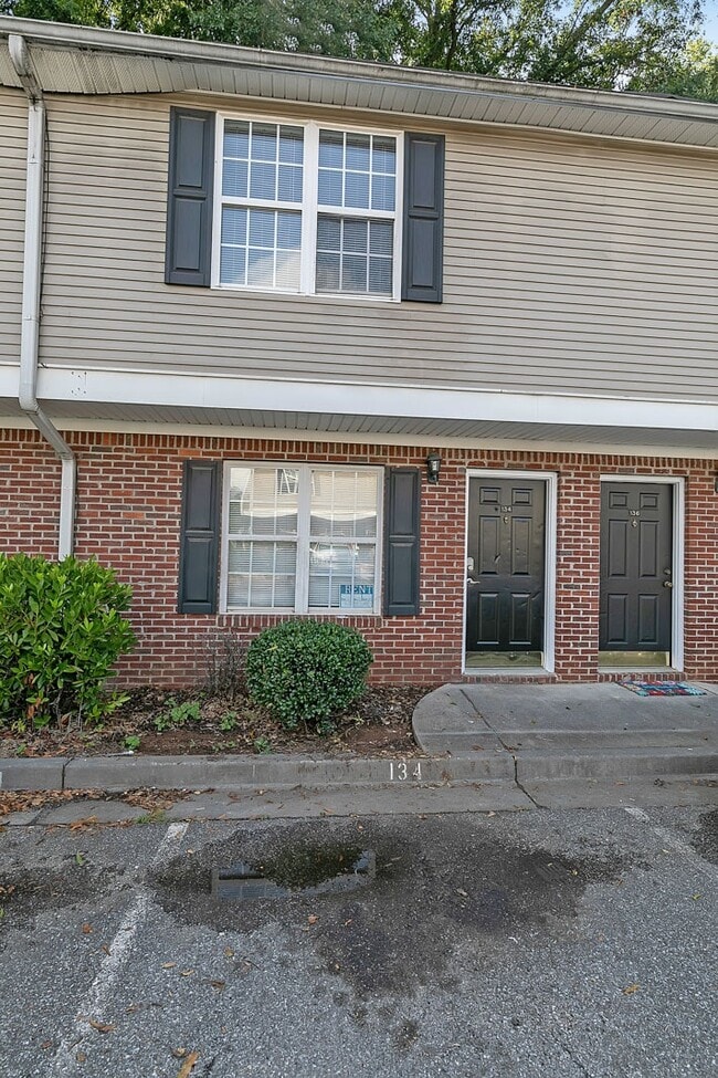 134 Point Pl Dr in Cartersville, GA - Building Photo - Building Photo