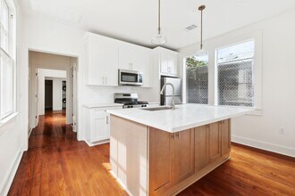 2226 Burgundy St in New Orleans, LA - Building Photo - Building Photo