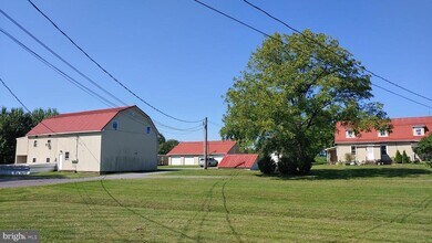52 Pear Rd in Mohrsville, PA - Foto de edificio - Building Photo
