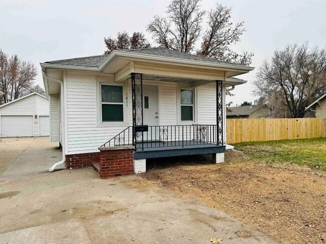 property at 1811 W 4th St